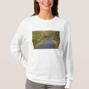 Herfstgeel langs de weg, Zuid-Vermont, VS T-shirt