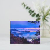herfstjaars ochtend over de blauwe bergpas briefkaart (Staand voorkant)