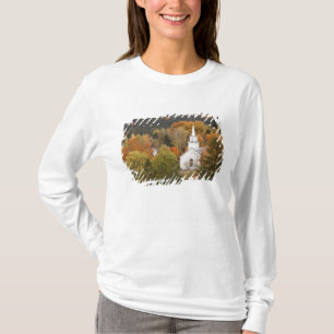 Herfstlandschap met kerk, Vermont, VS T-shirt
