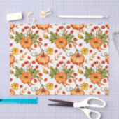 Herfstpompoenen, rode bessen en bladeren tissuepapier (Craft)