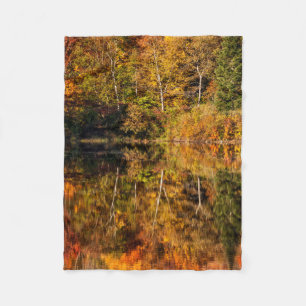 Herfstreflectie op Coffin Pond Fleece Deken
