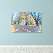 Herfststraat met gele bladeren canvas afdruk (Insitu (Houten vloer))