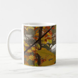 Herfstvijver met zwaan koffiemok