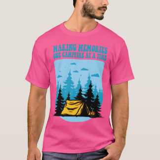 Herinneringen maken rond een kampvuur bij Aime Cam T-shirt