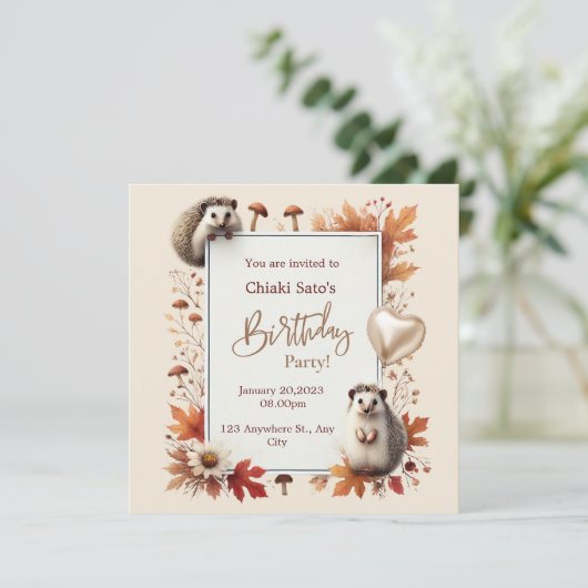 Hérisson d'automne personnalisé Invitation d'anniv (Debout devant)
