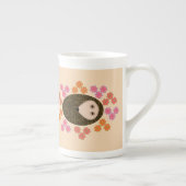 Hérisson dormant et Mug de fleurs (Droite)