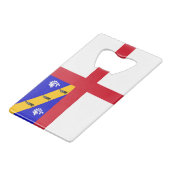 Herm-vlag Kredietkaart Flessenopener (Voorkant Gekanteld)