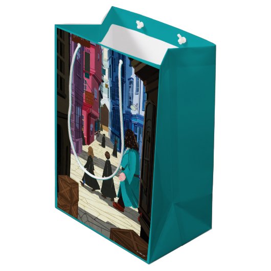 Hermione, HARRY POTTER™, & Hagrid in Diagon Alley Medium Cadeauzakje (Achterkant Gekanteld)