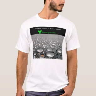 Hernieuwende trillingen. Verzachten Zware regen. T-shirt