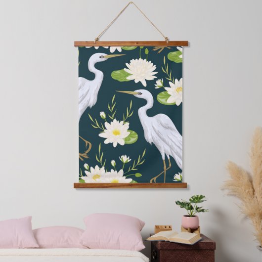 Herons White Lily Green Foliage Waterig landschap Hangend Wandkleed (Slaapkamer)