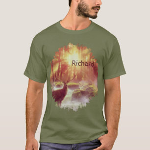 Hert in nevelig bos bij gouden zonsopgang t-shirt