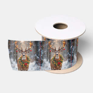 Hert in sneeuwvlokken met een kerstkrans lint