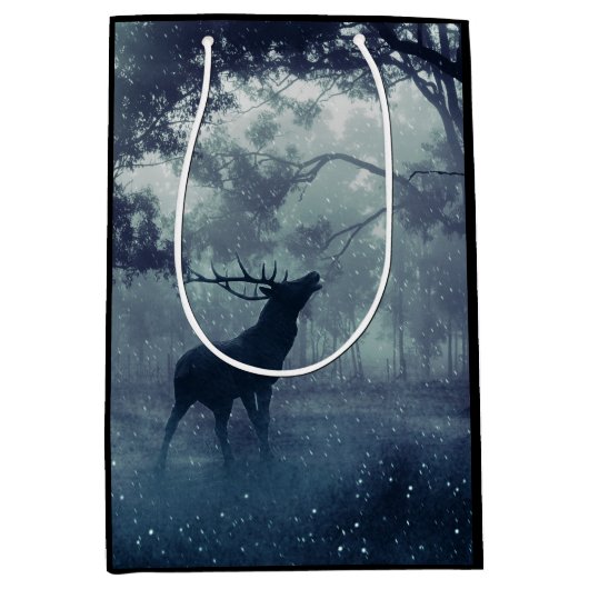 Herten met gewei in een schaduwrijk bos medium cadeauzakje (Voorkant)