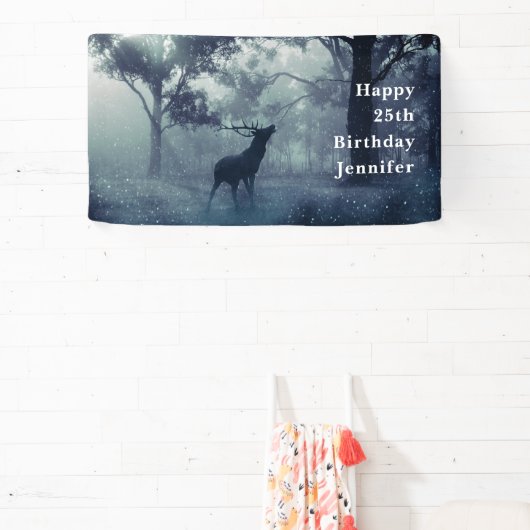 Herten met gewei in een schaduwrijk bos verjaardag spandoek (Insitu)