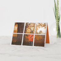 Herten verkleed als jager in raam en bossen