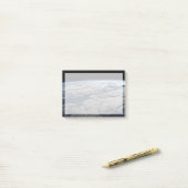 Het aardoppervlak boven een bewolkt Western Austra Post-it® Notes (Op bureau)