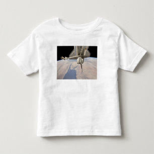 Het achterste gedeelte van de gesloten ruimtepende kinder shirts
