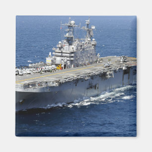Het amfibieschip USS Peleliu Magneet