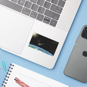 Het Atlas V541 lanceervoertuig in een baan om de a Sticker