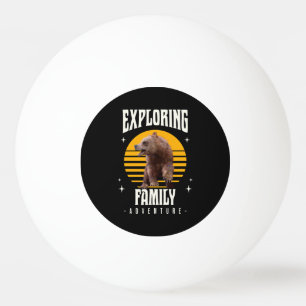 Het avontuur van de gezinsbeer op vakantie in vint pingpongballen