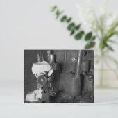 Het bewaken van de Cream Separator, 1936 Briefkaart (Staand voorkant)