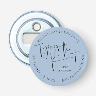 Het binden van de knoop KeepSake Dusty Blue Save t Button Flesopener