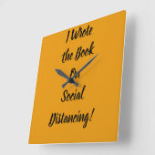 Het boek over sociale vervorming schrijven vierkante klok (Hoek)