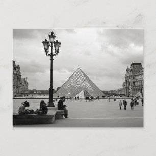Het Briefkaart van de glasspiramide van het Louvre