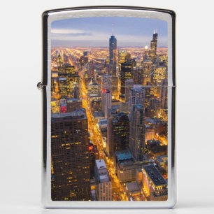 Het centrum van Chicago skyline bij schemering