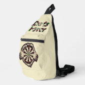 Het dartboard op je borst. sling bag (Rechterhoek)