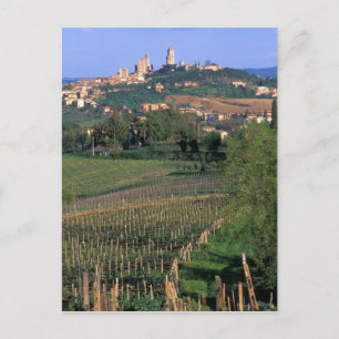 Het dorp San Gimignano ligt in de glooiende Briefkaart