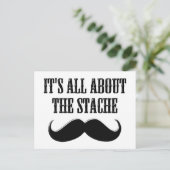 Het draait allemaal om de Stache Briefkaart (Staand voorkant)