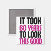 Het duurde 60 jaar om er zo goed uit te zien magneet (Voorkant / Achterkant)