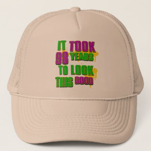 Het duurde 98 jaar om er zo goed uit te zien trucker pet