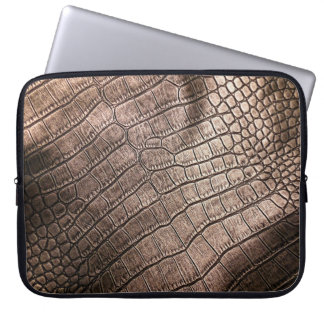 Het elegante lederpatroon sluit dicht.  laptop sleeve