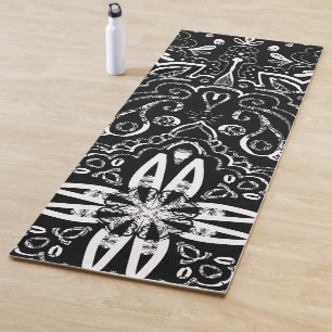 Het elegante zwarte en witte mandala ontwerp werpe yogamat