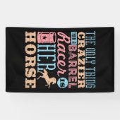 Het enige ding dat overkomt dan een racerpaard met spandoek (Horizontaal)