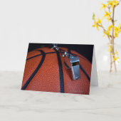 Het fluitjerust van een scheidsrechter bovenop a kaart (Gele Bloem)