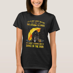 Het gaat erom te leren dansen in de regen Pekin T-shirt