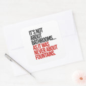 Het gaat niet om badkamers vierkante sticker (Envelop)