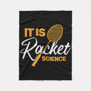 Het gaat om de Racket Science Shuttle Dminton Fleece Deken