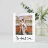 Het gaat over Time Elopement Foto Aankondiging (Staand voorkant)