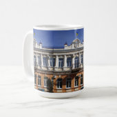 Het gebouw van de gemeenteraad van Melitopol Koffiemok (Voorkant links)