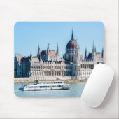 Het gebouw van het Hongaarse parlement in de stad  Muismat (Met muis)