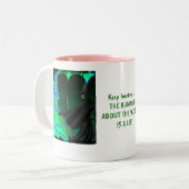 Het gerukte gerucht tweekleurige koffiemok (Voorkant links)