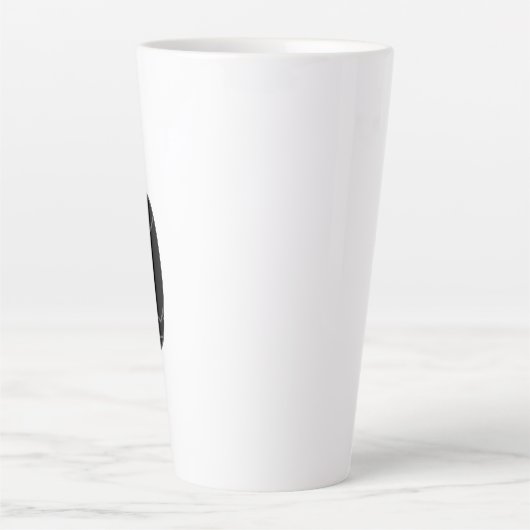 Het getal nul (0) in zwart latte mok (Voorkant)