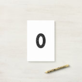 Het getal nul (0) in zwart post-it® notes (Op bureau)