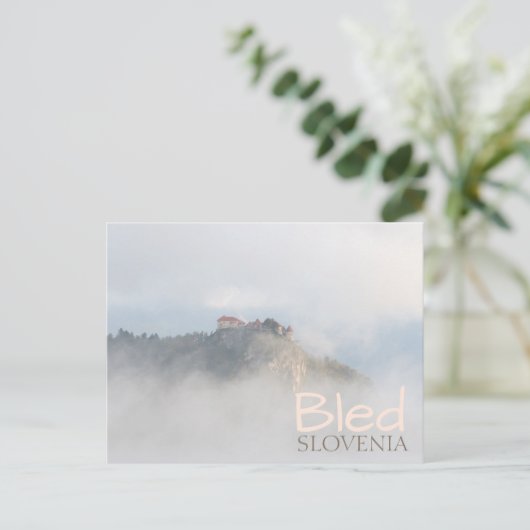 Het gevlekte kasteel omringd door wolken briefkaart (Staand voorkant)