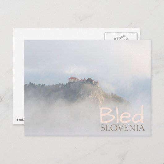 Het gevlekte kasteel omringd door wolken briefkaart (Voorkant / Achterkant)