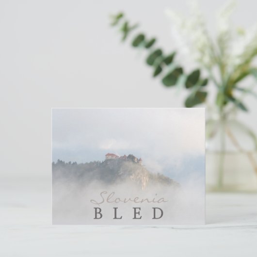 Het gevlekte kasteel omringd door wolken briefkaart (Staand voorkant)